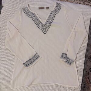 100% SILK - Embroidered White V-Neck Women's Top